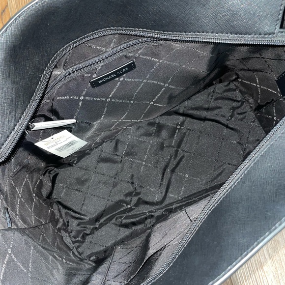 NWT Lg MK Commuter Tote Black - Picture 4 of 5